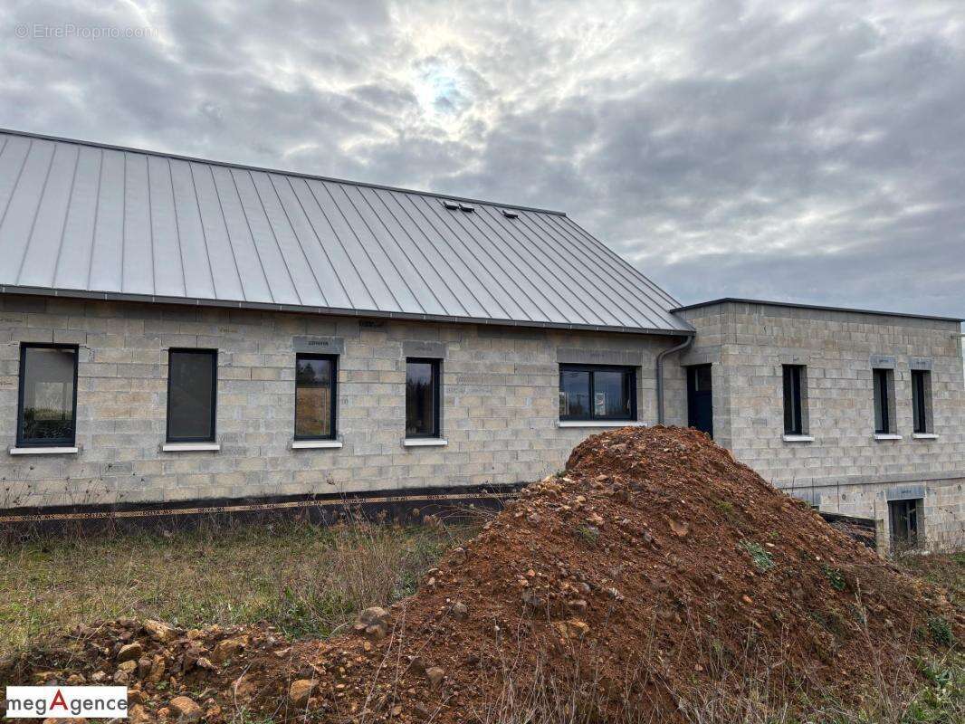 Maison d'habitation avec un cabinet médical indépendant et un studio- Hors d'eau / hors d'air - photo 8
