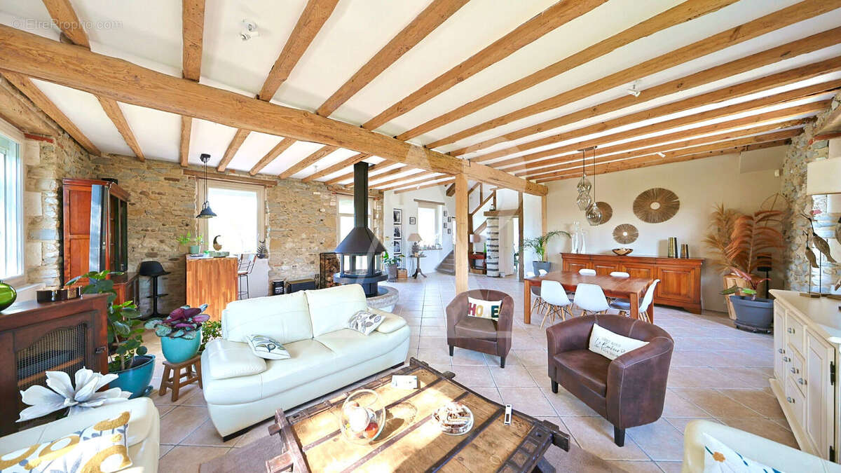 Maison à SAUBUSSE