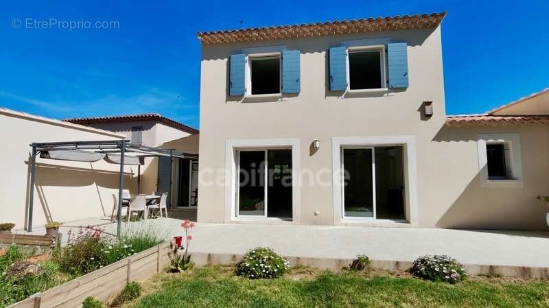 Maison à FONTVIEILLE