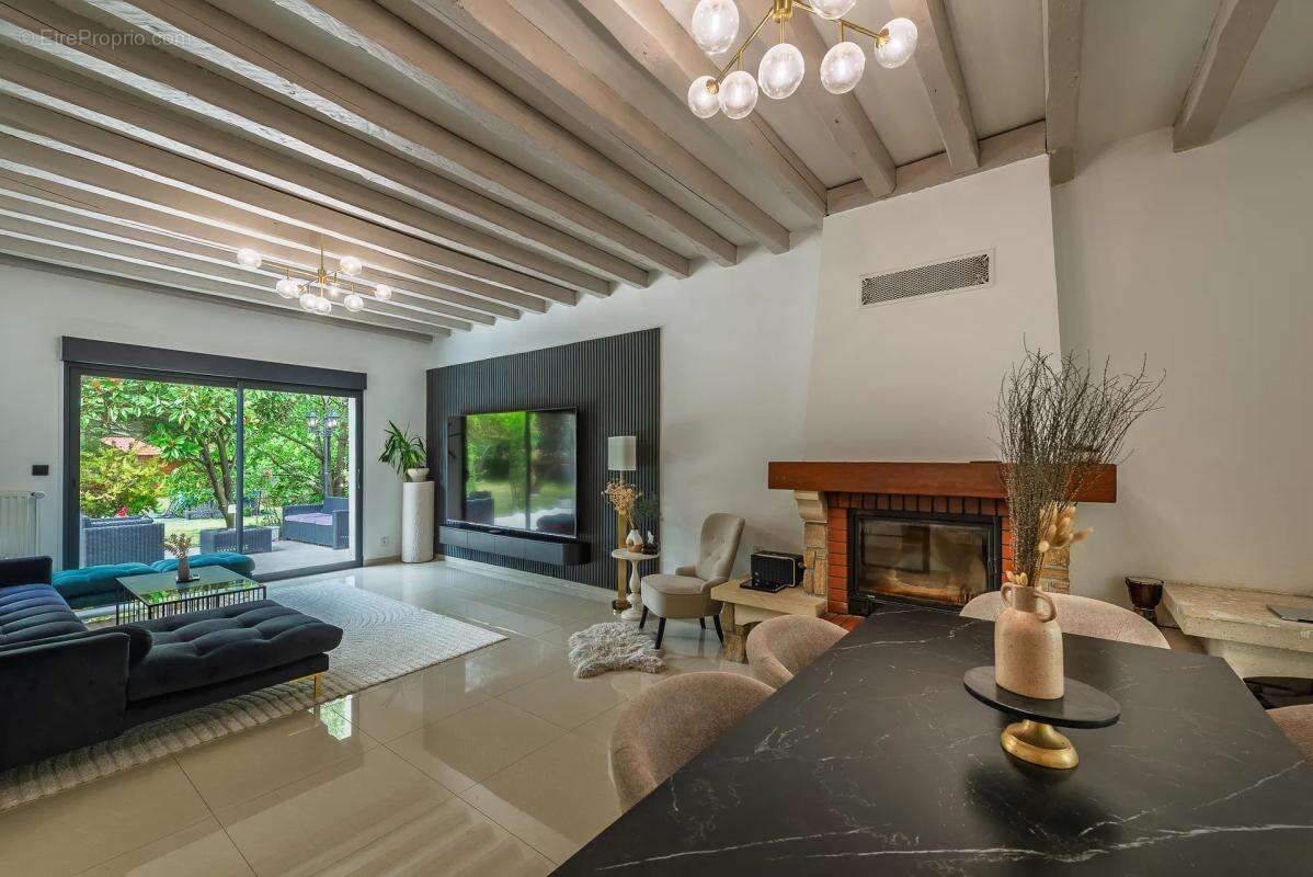Maison de 7 pièces de 187 m² à Dammartin-en-Goële - photo 4