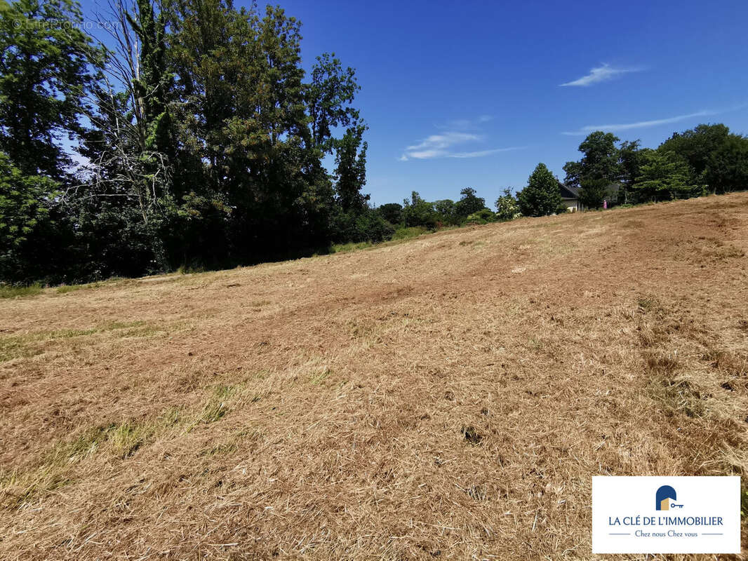 Terrain 830 m² à Coray  - photo 2