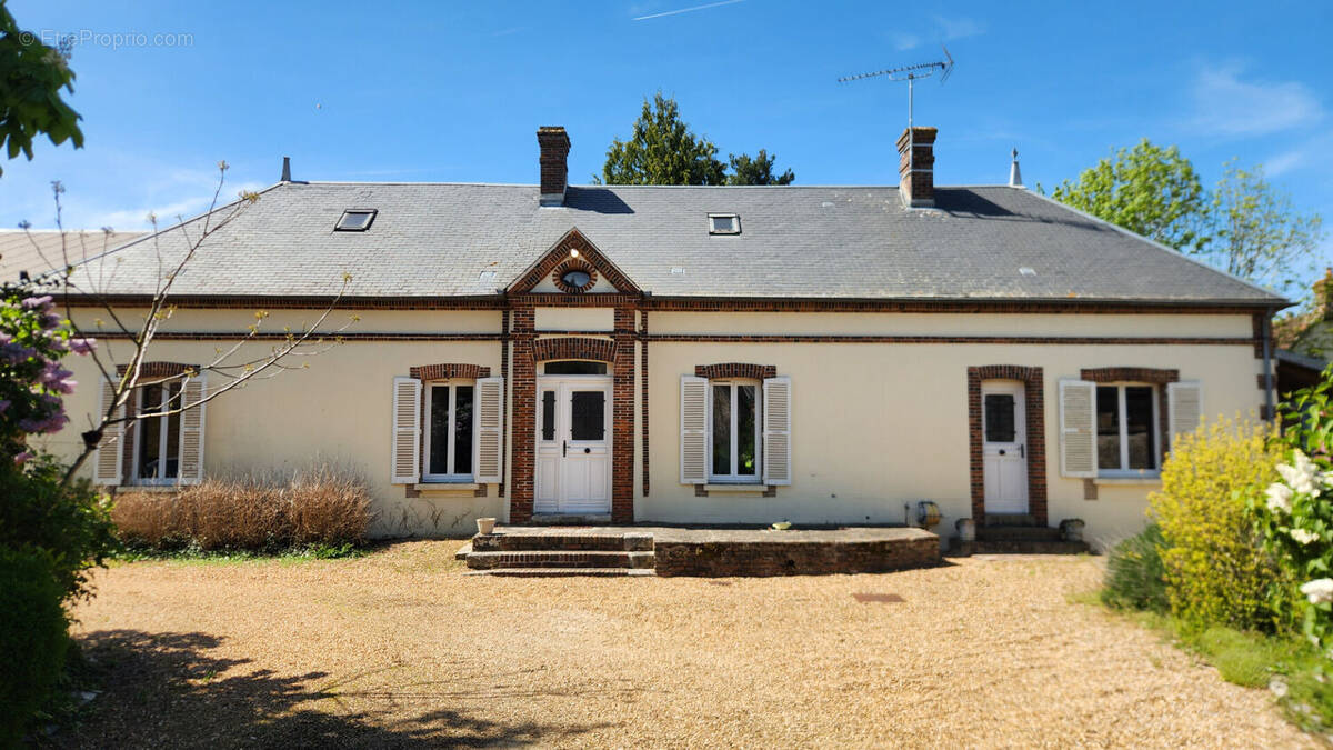 Maison à CHATEAUNEUF-EN-THYMERAIS
