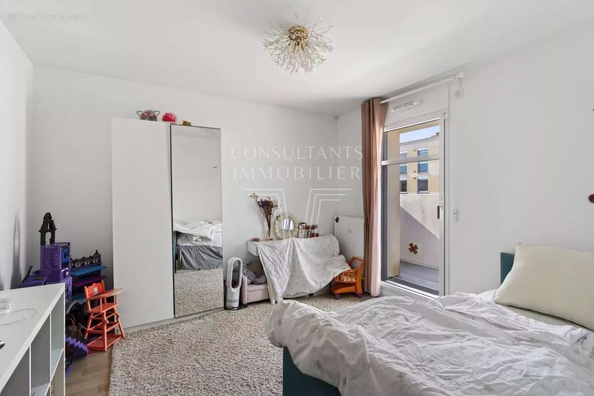 Appartement à LEVALLOIS-PERRET