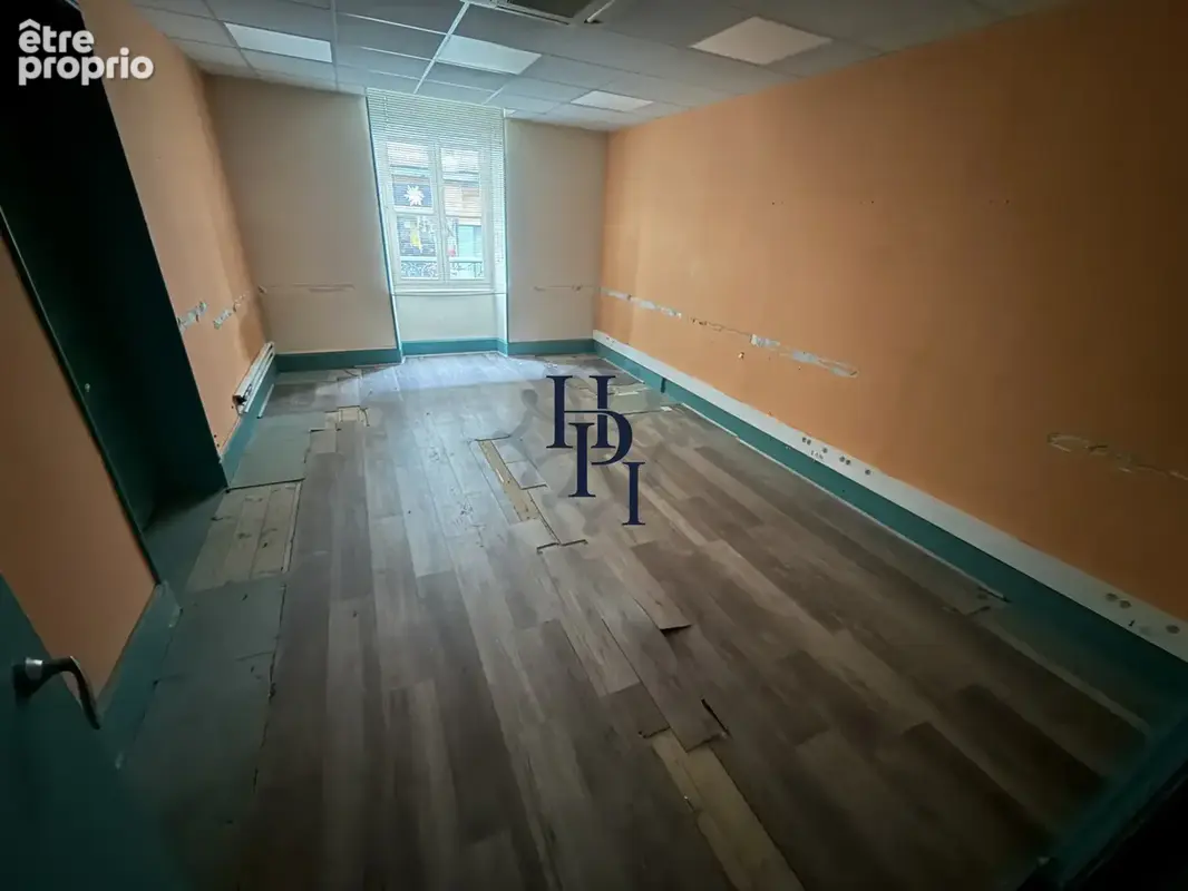 Vente local professionnel ou appartement en rez-de-chaussée Saint Affrique centre-ville - photo 2