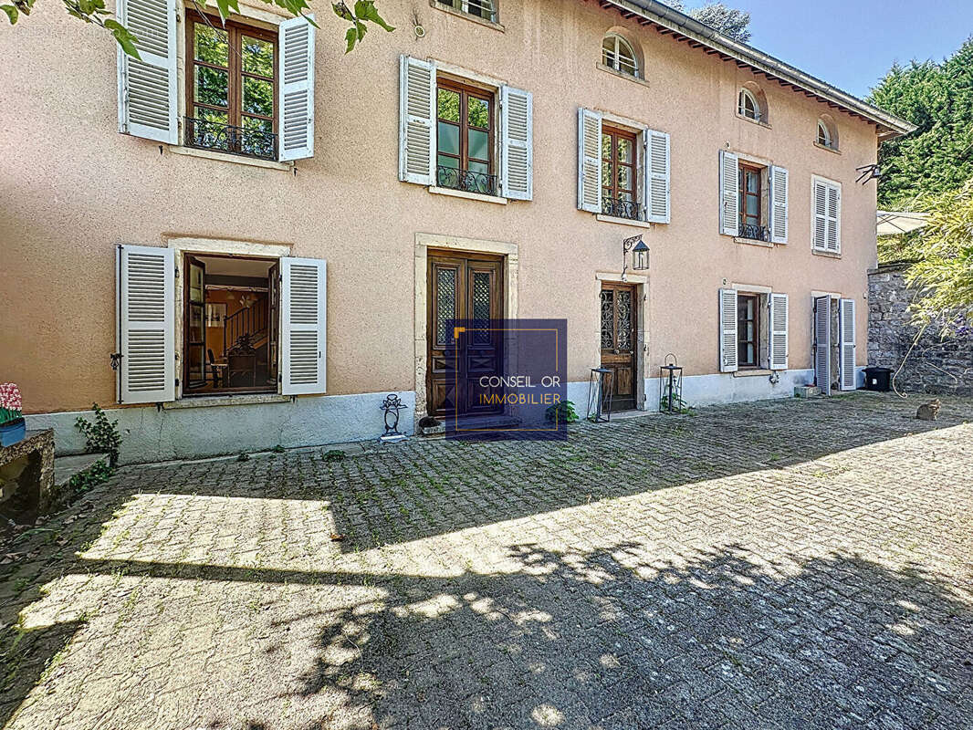 Maison à SAINT-GENIS-LAVAL