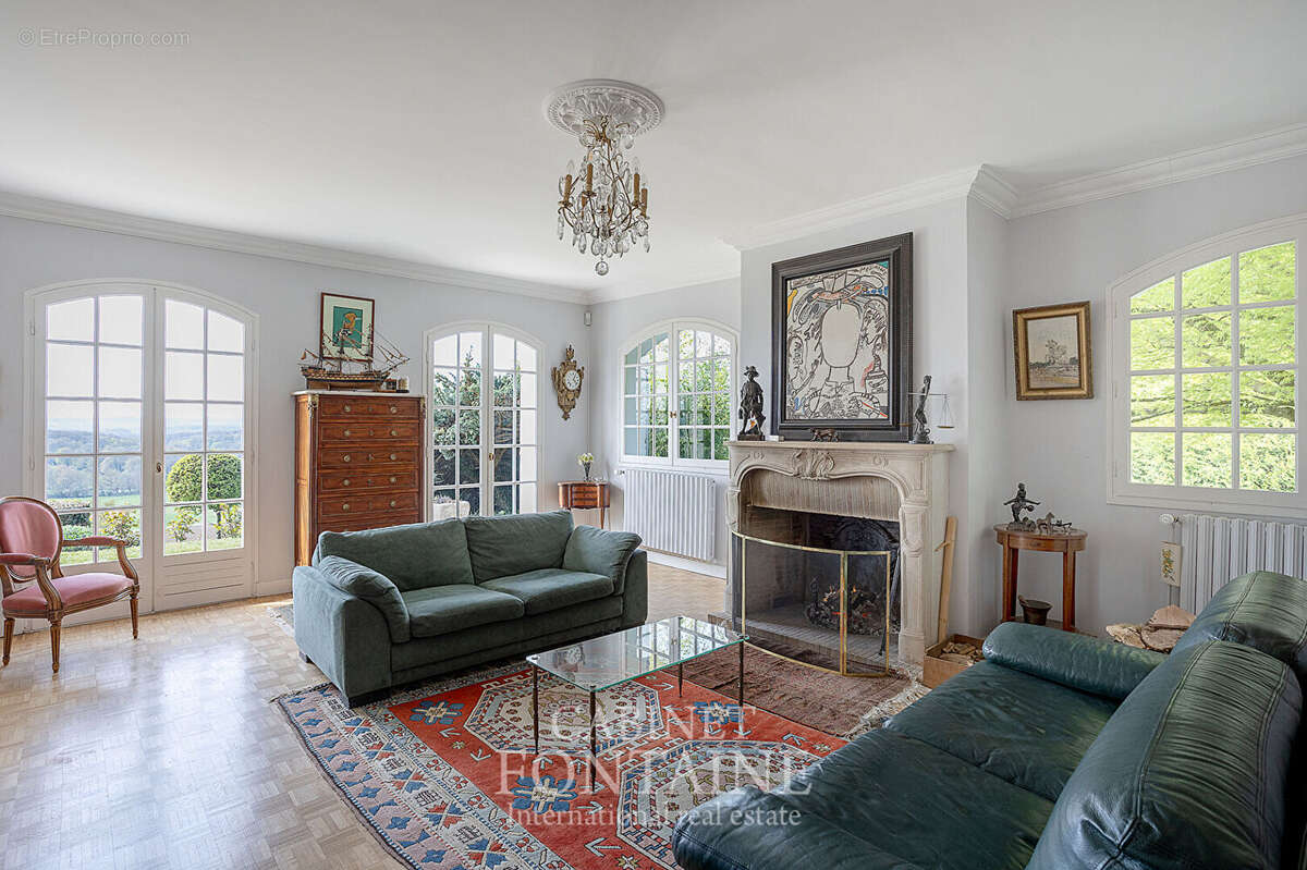 Maison à LE MONT-SAINT-ADRIEN