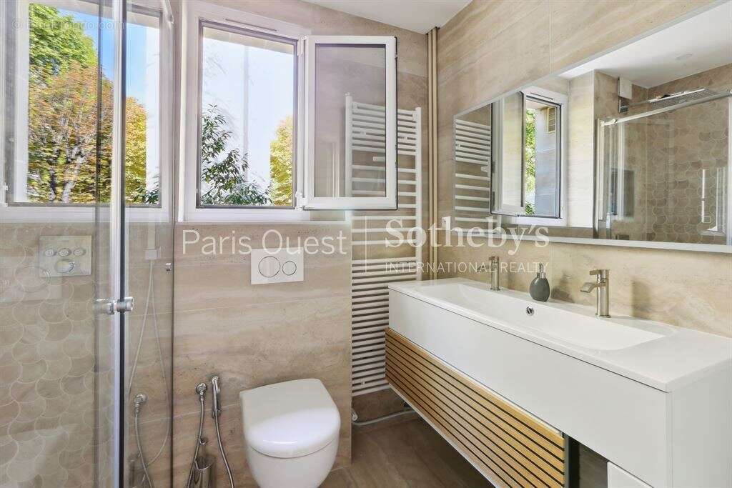 Appartement à NEUILLY-SUR-SEINE