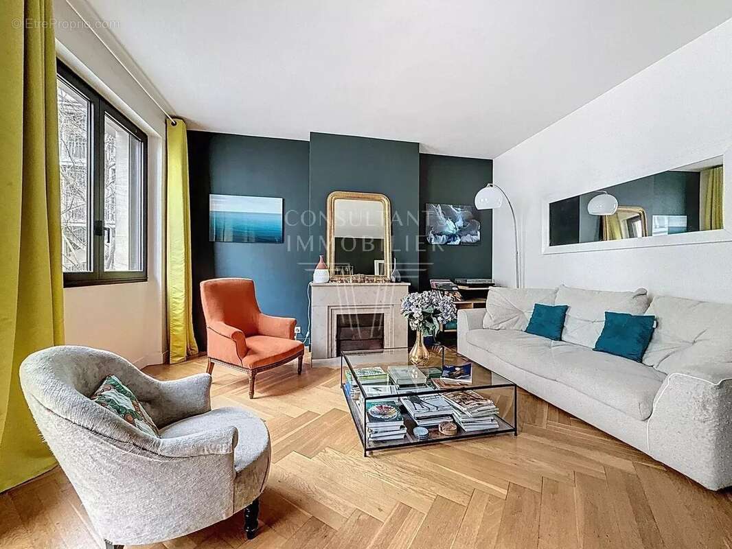 Appartement à PARIS-16E