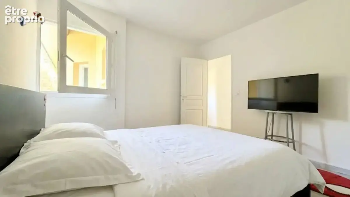 Maison T6 de 175 m² avec piscine plein sud, pool house et jacuzzi sur un terrain de 3 500 m² - photo 11