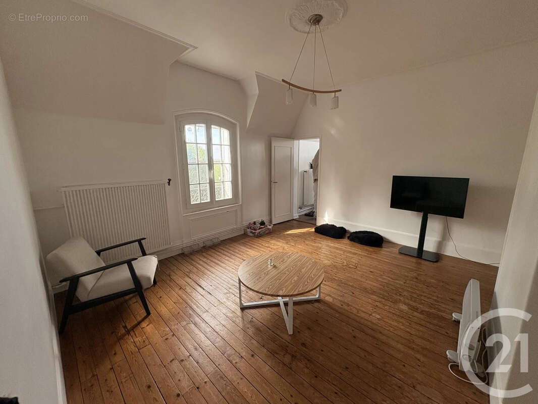 Appartement à ETREPAGNY