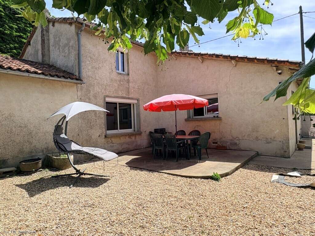 Maison à NANTEUIL-EN-VALLEE