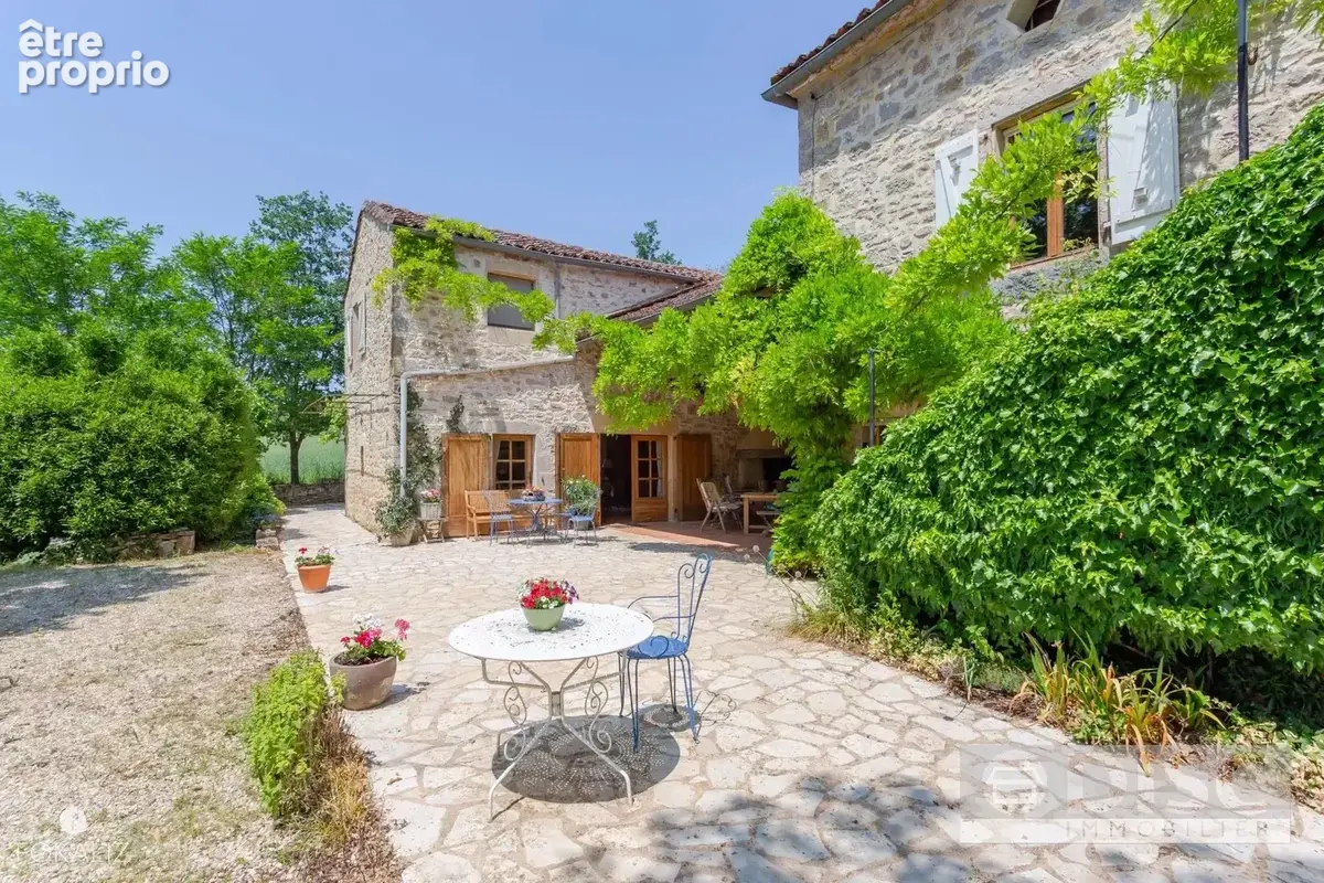 Belle maison avec dépendance, jardin et piscine - photo 2