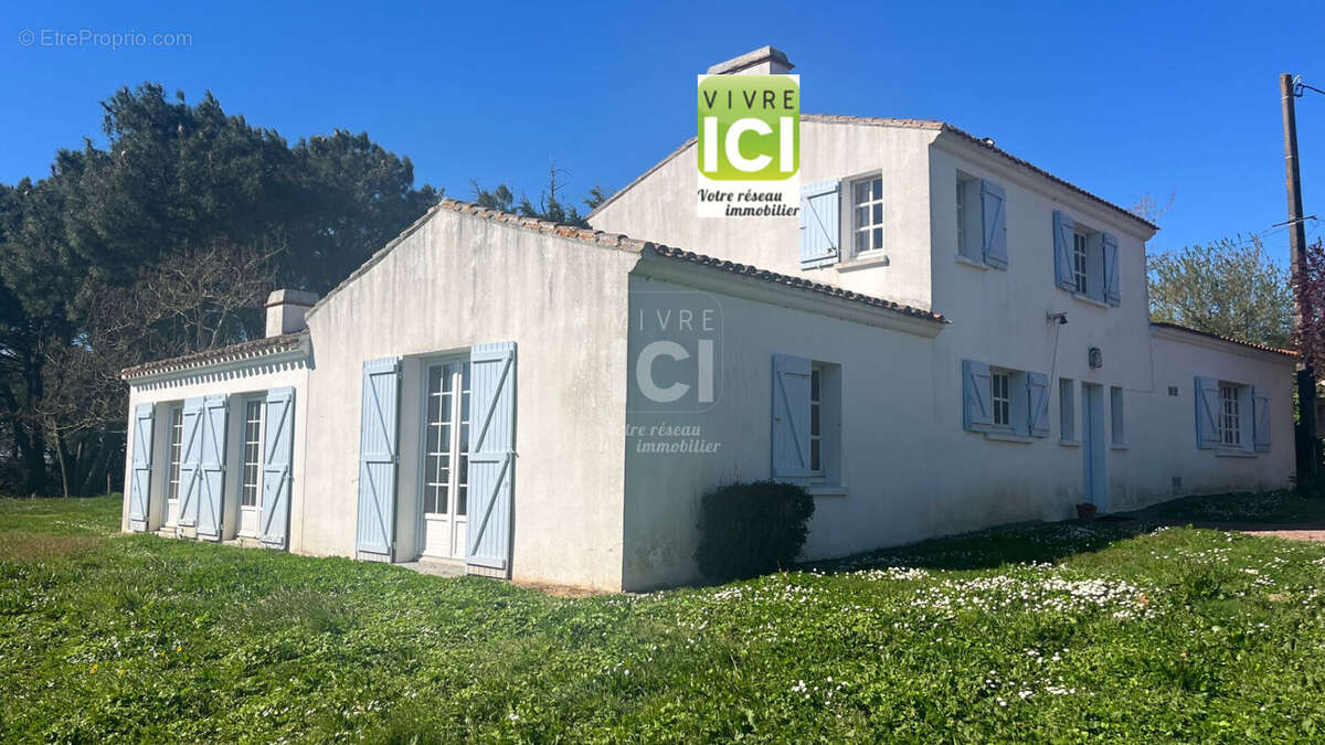 Maison à LA CHAPELLE-BASSE-MER