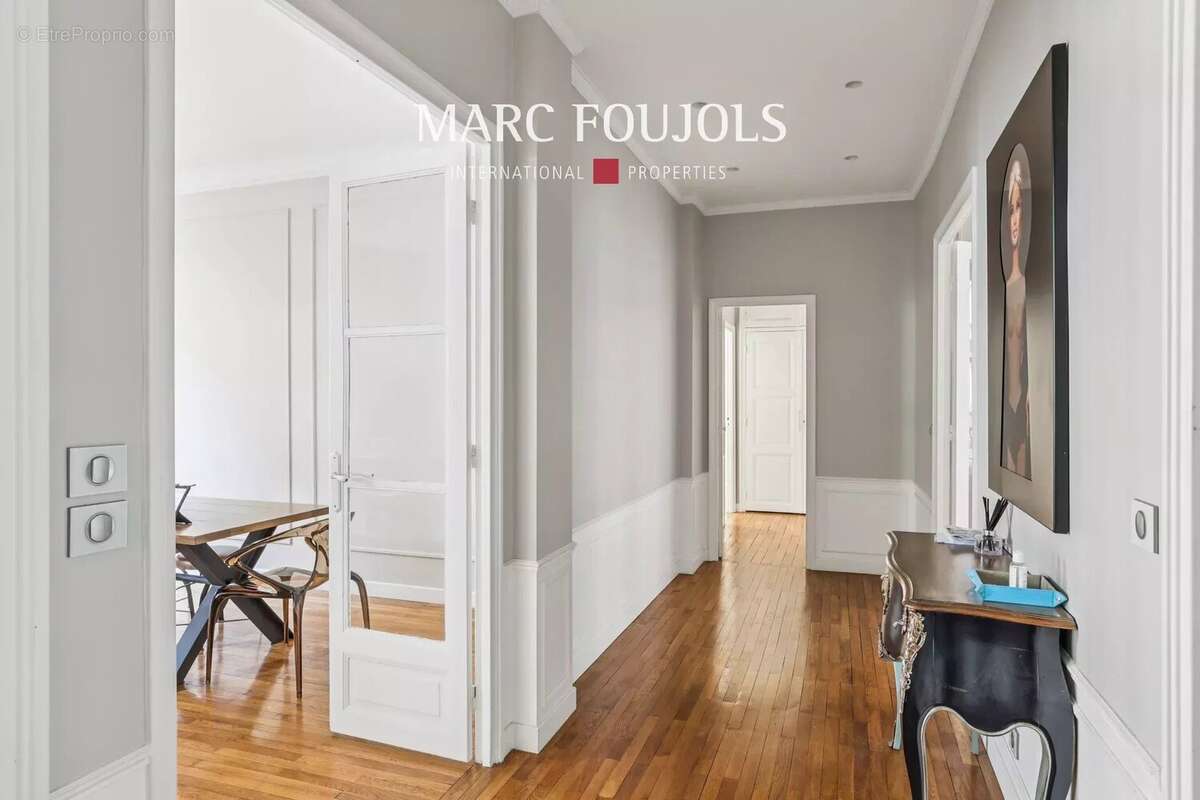 Appartement à PARIS-16E