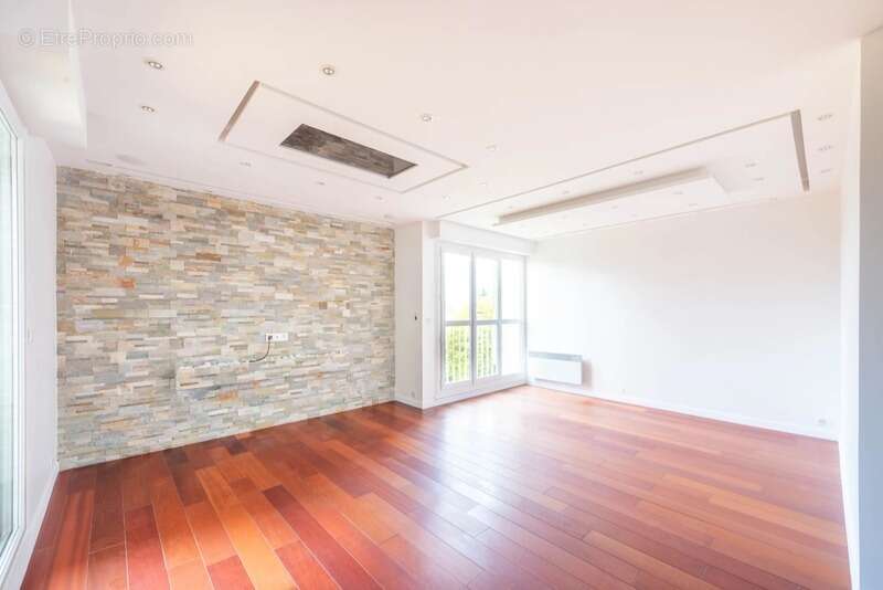 Appartement à EZANVILLE