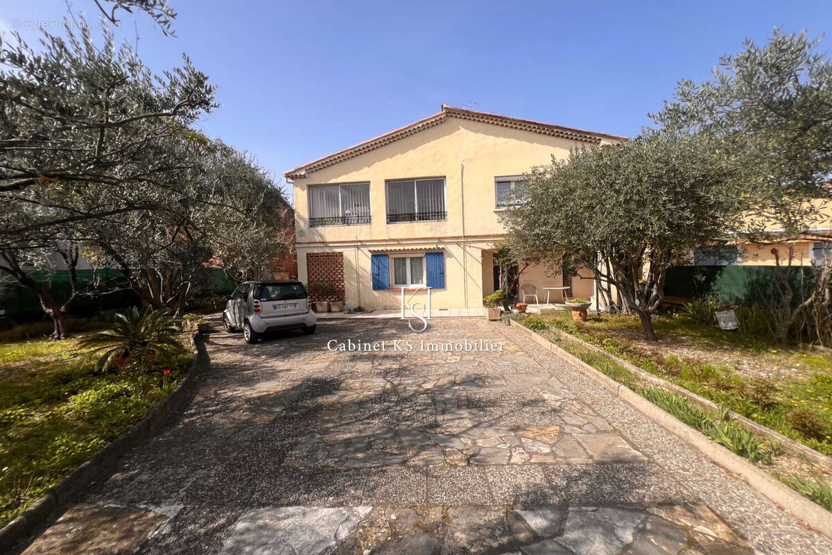 Maison 7 pièces 193 m² à vendre à Saint-Maximin-La-Sainte-Baume (83470) - photo 4
