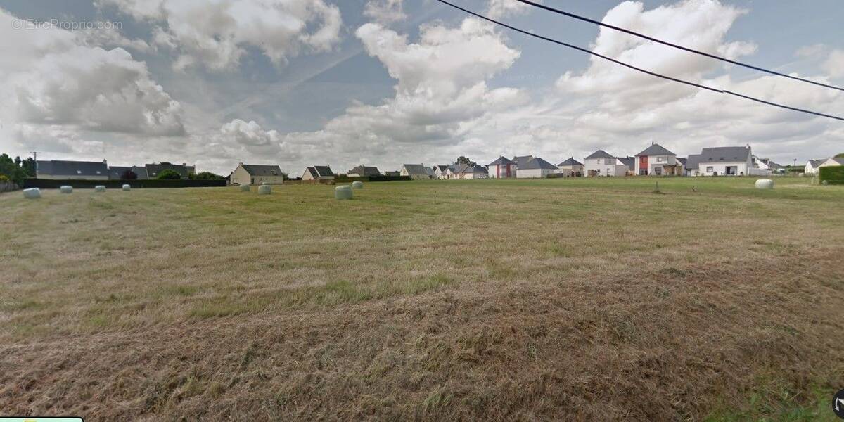 Terrain à SAINT-GUINOUX