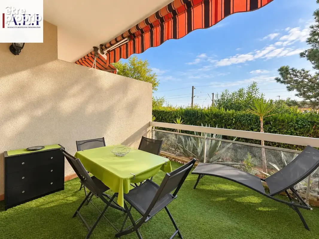 Bandol - Studio meublé avec terrasse & parking - photo 1