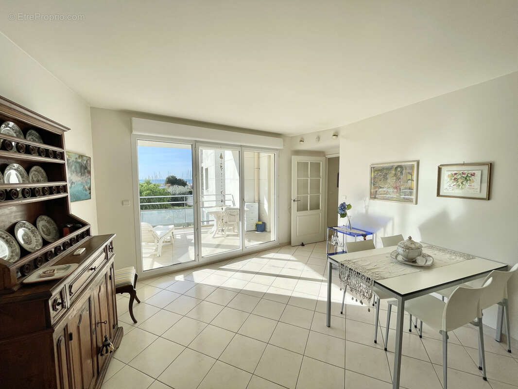 Appartement à SAINT-LAURENT-DU-VAR