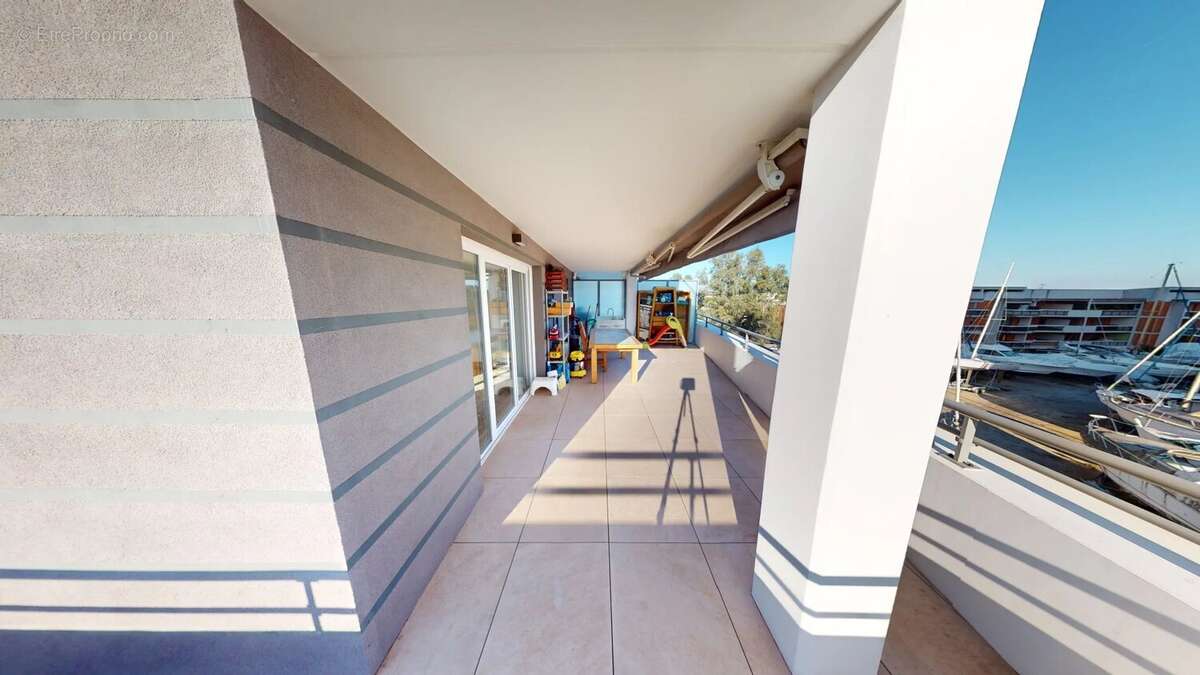 Appartement à VILLENEUVE-LOUBET