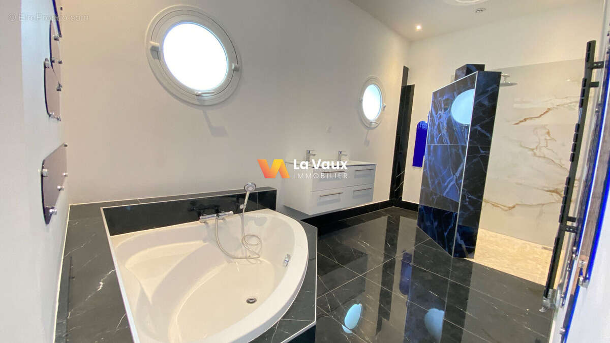 Maison à MONCEL-SUR-SEILLE