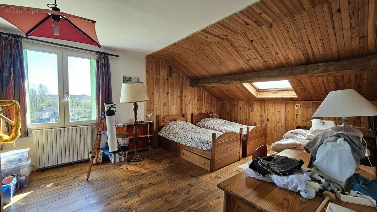 Grande maison, piscine et granges - photo 15