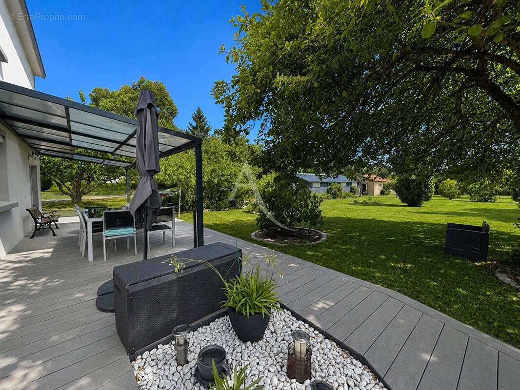 Maison Coueron avec grand garage et terrain - photo 17