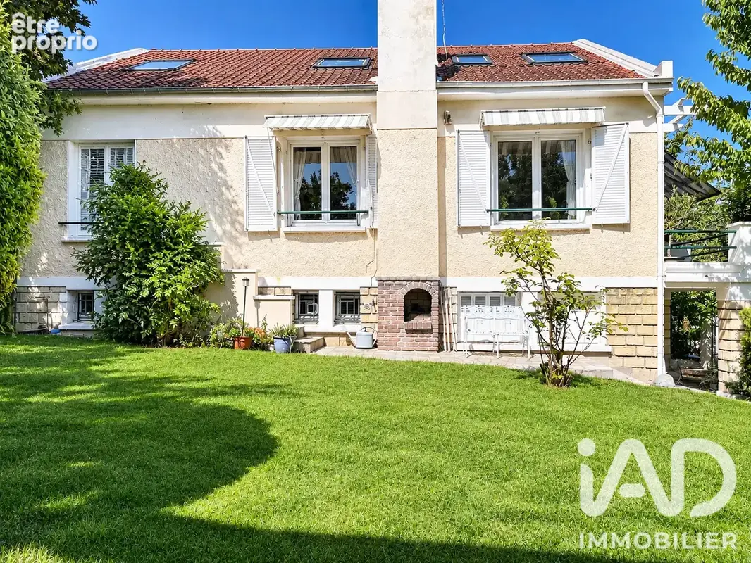 Photo 1 - Maison à LE MESNIL-LE-ROI
