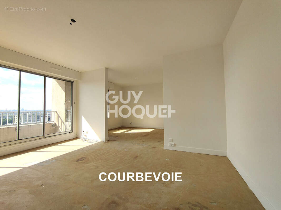 Appartement à COURBEVOIE