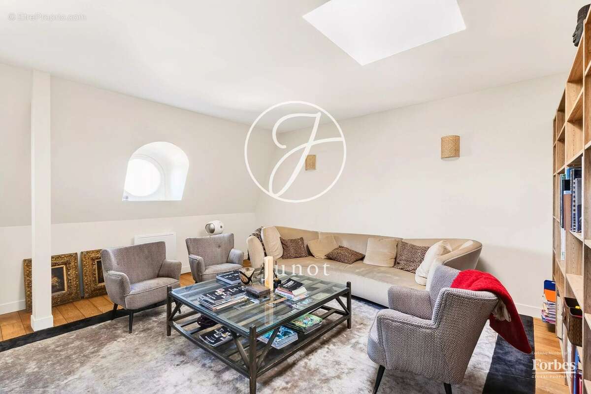 Paris 16e  - FOCH - Appartement d’exception à vendre - 3 pièces -  84,84m² Carrez / 89,15m² au sol - dernier étage -2 chambres - - photo 4