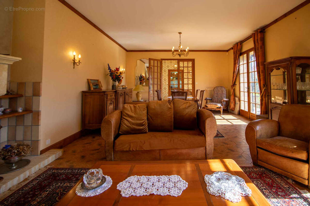 Maison à SAINT-JULIEN-DE-LAMPON