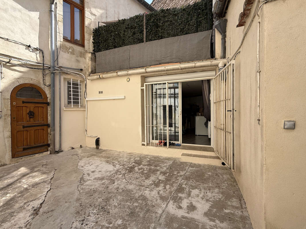NÎMES   Grand'Rue   P2 60 m2 RDC   107 000 € - photo 10