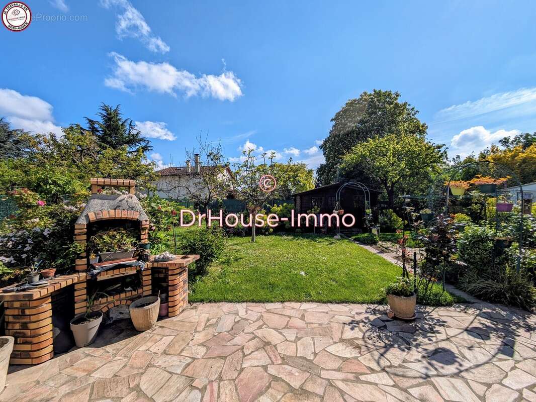 Maison à CHANTELOUP-LES-VIGNES