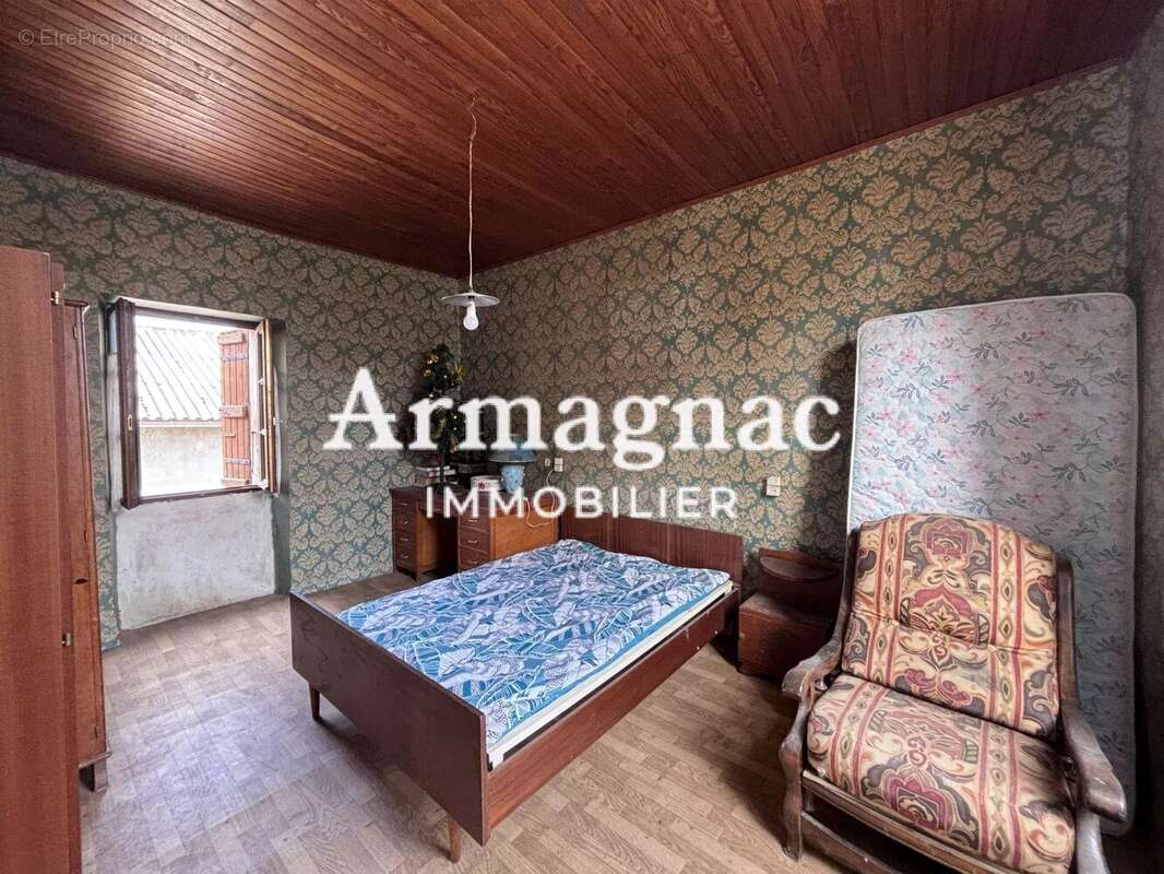 Maison à VIC-FEZENSAC