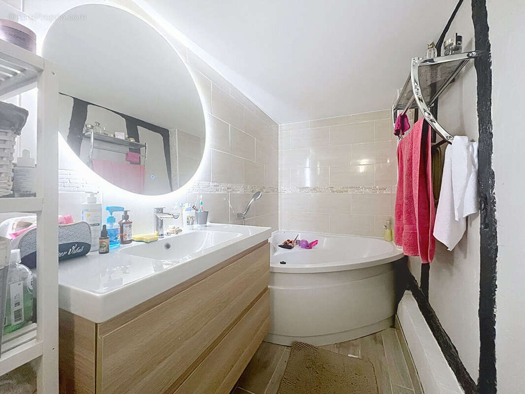 Maison à BOURGTHEROULDE-INFREVILLE