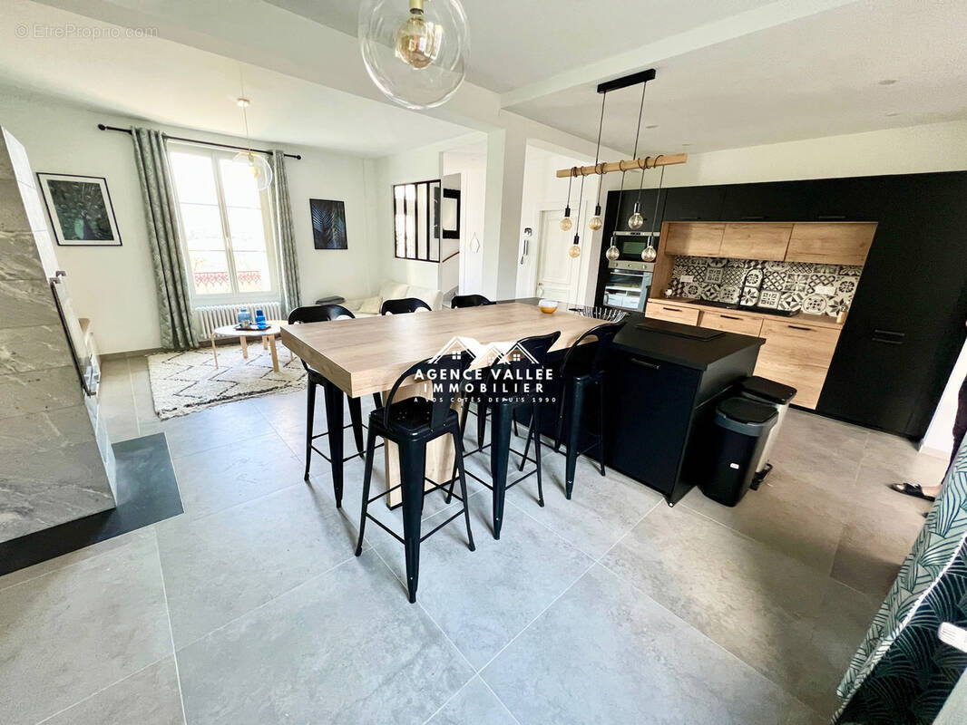 Maison à SAINT-PIERRE-DU-PERRAY