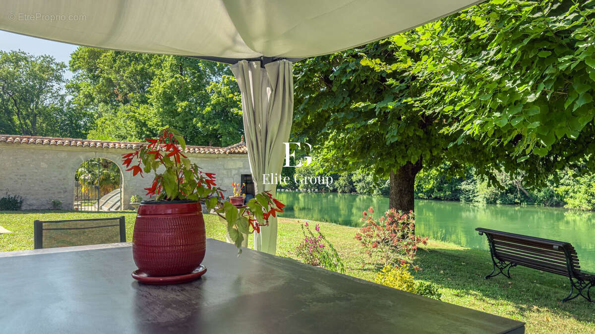 A vendre magnifique logis charentais proche de cognac - 410 m2 - 10 pièces - photo 17