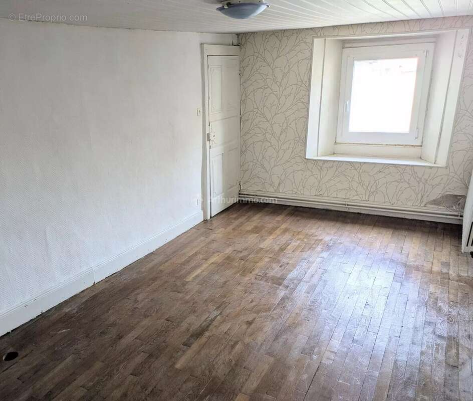 Maison à NEUFCHATEAU