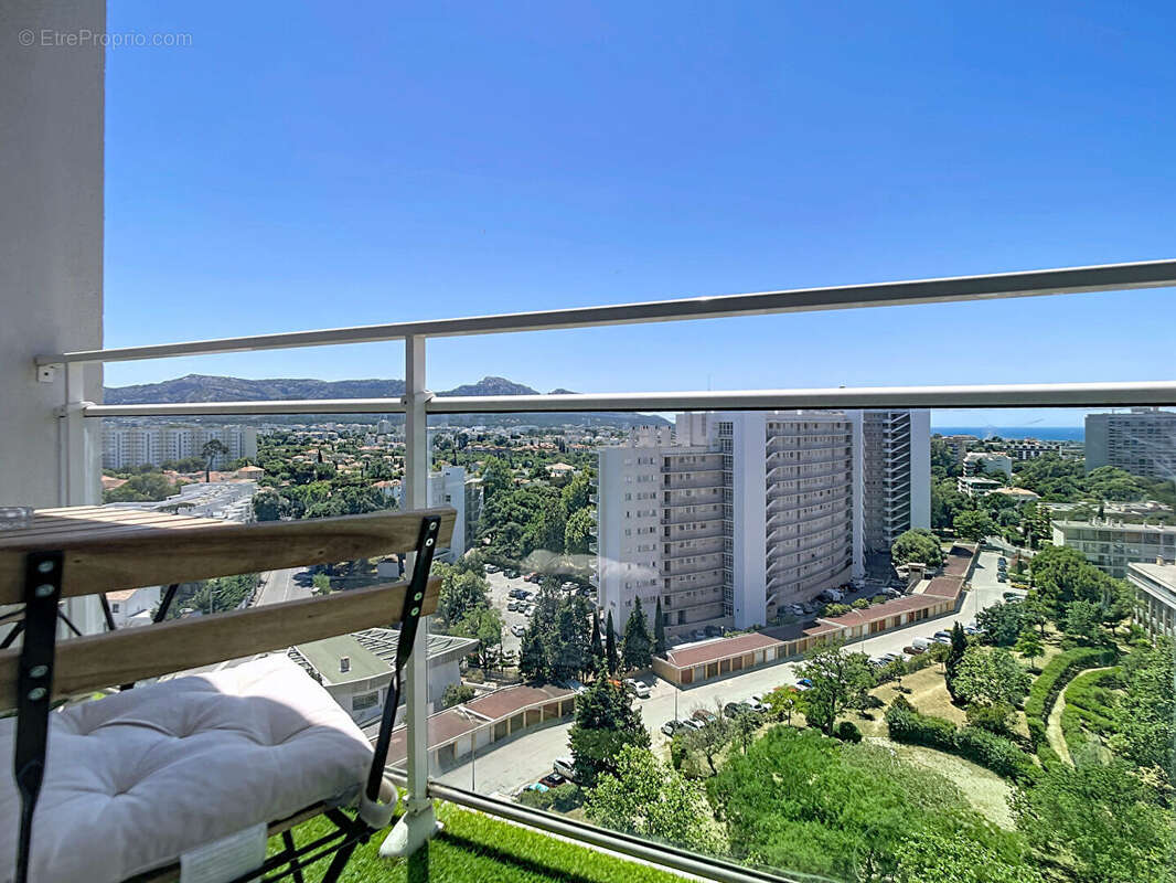 Vue PANORAMIQUE IMPRENABLE  : Appartement T3 à vendre au 12ème étage à Marseille - Quartier Michelet - photo 9