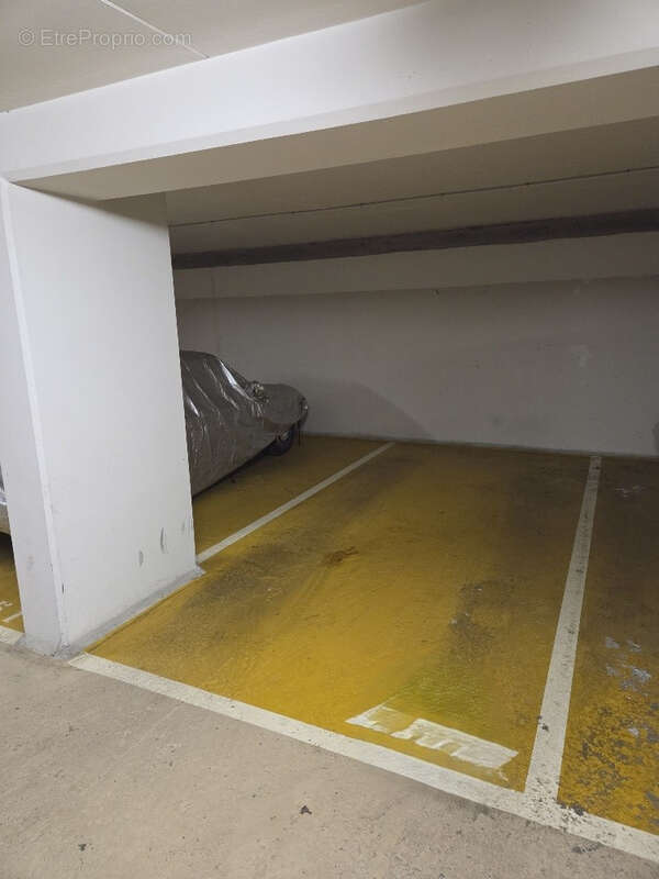 Parking à PARIS-15E