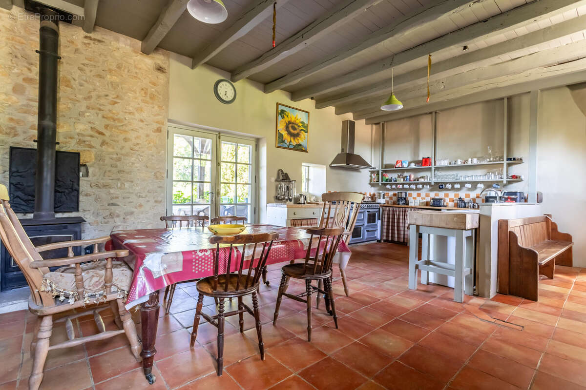 Maison de campagne avec piscine et grange - photo 17