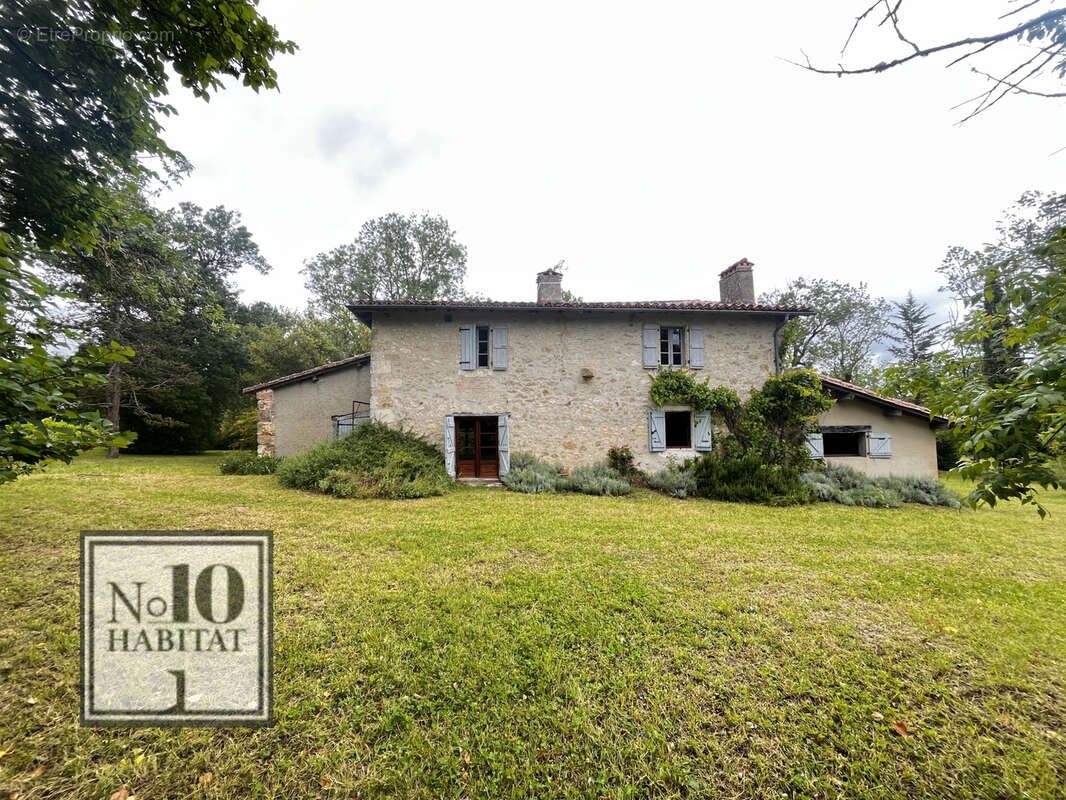 Maison à MAUVEZIN
