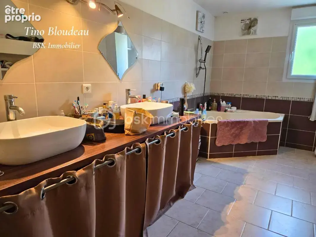 Maison de 2012 avec vie de plain pied - Vue imprenable sur le château de St Aignan et sans vis à vis - Calme - photo 8