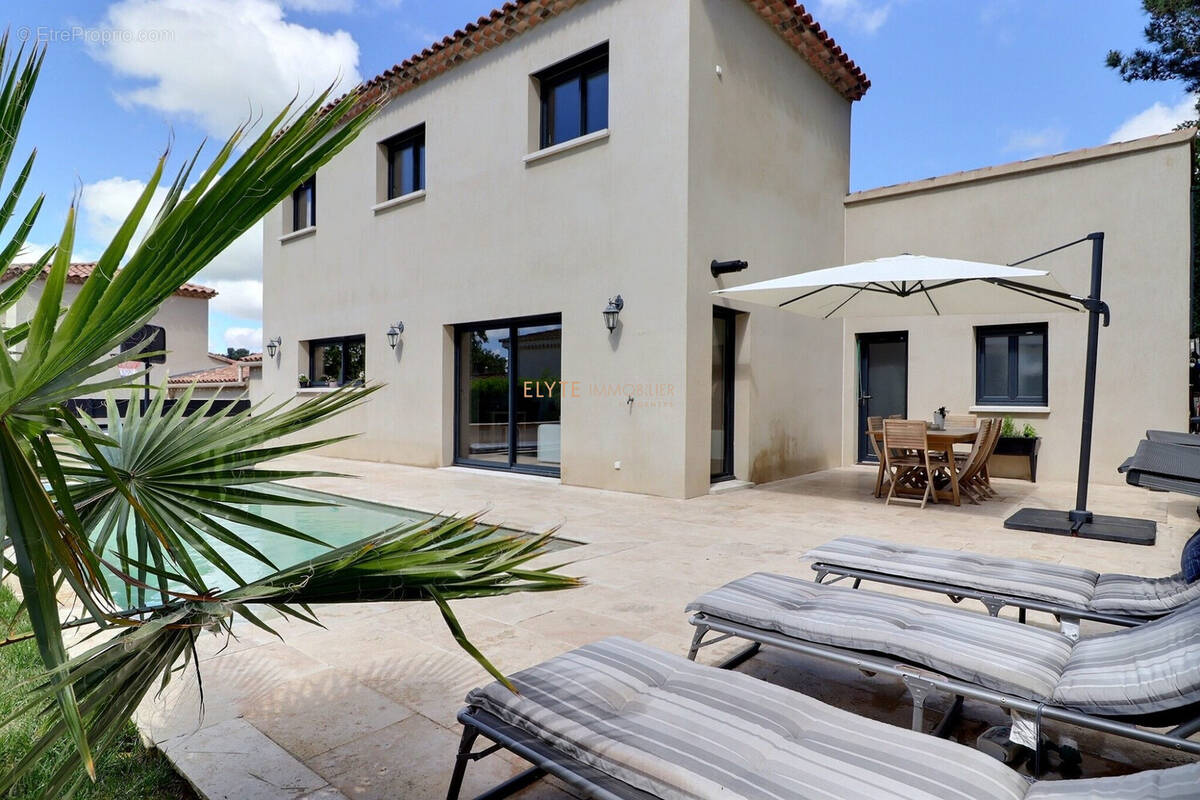 Maison à SAINT-CHAMAS