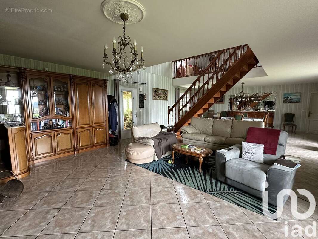 Maison 204 m² à Saint-Pierre-Des-Bois  - photo 5