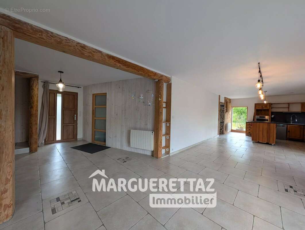 Maison à ONNION