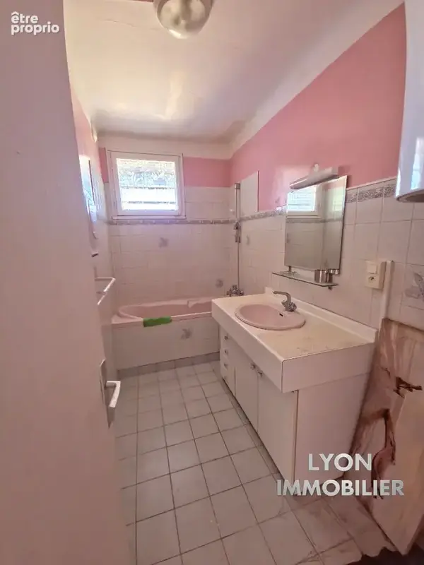 Appartement t3 - proche bron centre - photo 4
