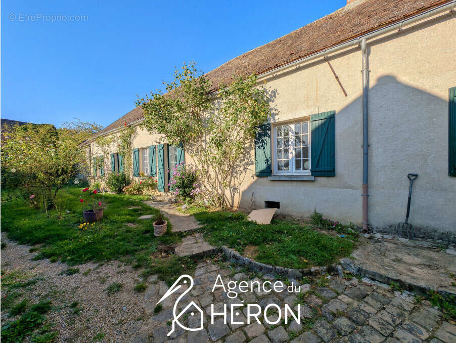 Maison à SAINT-PIERRE-LES-NEMOURS