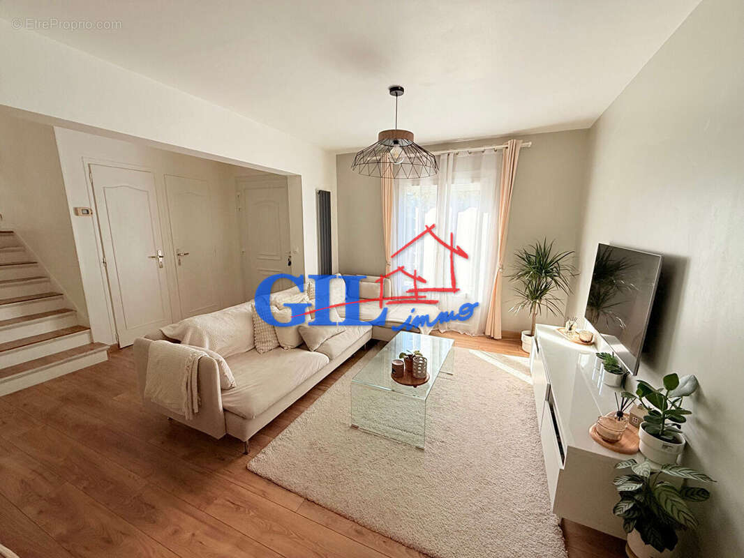 Maison à VERT-SAINT-DENIS