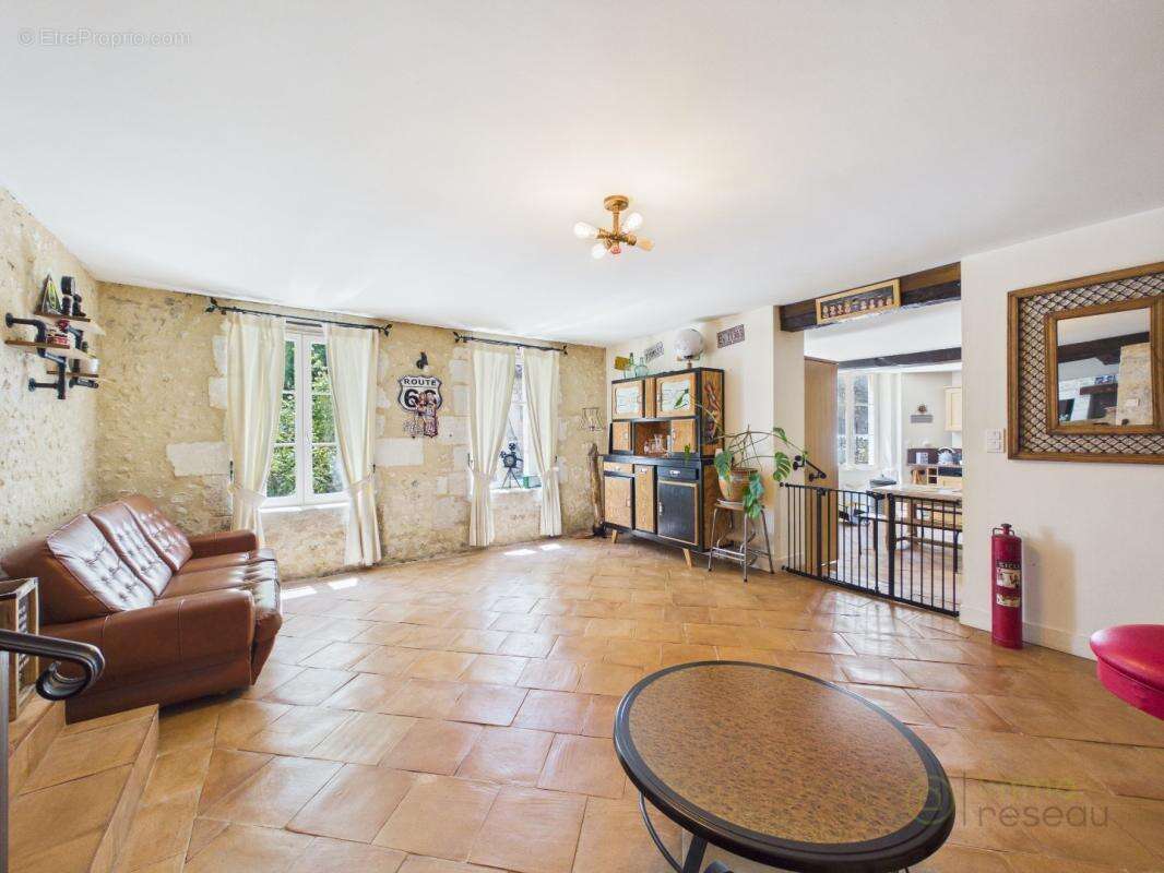 Maison 209 m² à Saint-Georges-Des-Agouts  - photo 4